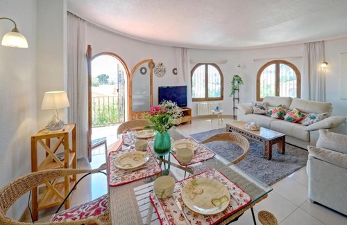 Calpe Apartment | Guest Rated 10/10: Apartment Doris with Pool & Family Fun