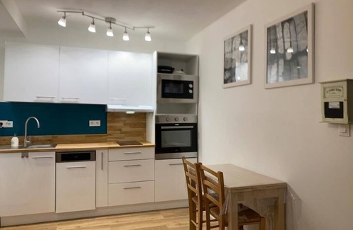 Mont-Dore Apartment | Cozy Apartment DRC: Comfort Near Station with Free Parking
