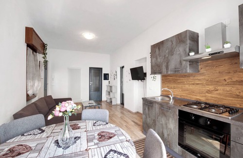 Lezzeno Apartment | Apartment 'Dudi Jolie' with Lake View, Whirlpool, Terrace and Wi-Fi