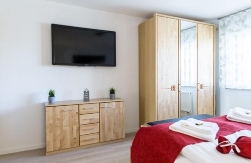 Friedrichshafen Apartment | Stylish 3-Bedroom Apartment Eastside with Balcony for Families