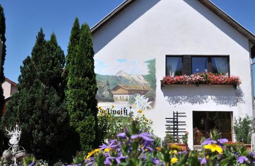 Teupitz Apartment | Exceptional Apartment Edelweiß with Hot Tub & Breakfast