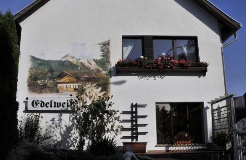 Teupitz Apartment | Exceptional Apartment Edelweiß with Hot Tub & Breakfast