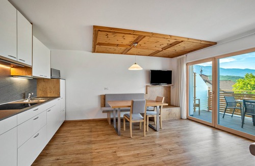 Rasa Apartment | Apartment 'Edelweiß' with Mountain View, Shared Garden and Wi-Fi