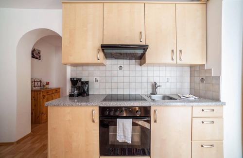 Moso in Passiria Apartment | Mountain View Apartment "Egarthof Enzian" with Garden & Wi-Fi