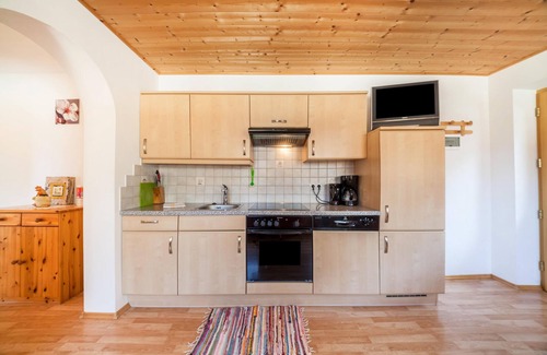 Moso in Passiria Apartment | Cozy Apartment "Egarthof Alpenrose" with Garden & Mountain View