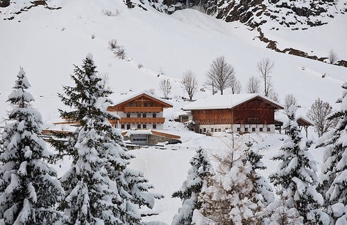 Moso in Passiria Apartment | Cozy Apartment "Egarthof Alpenrose" with Garden & Mountain View