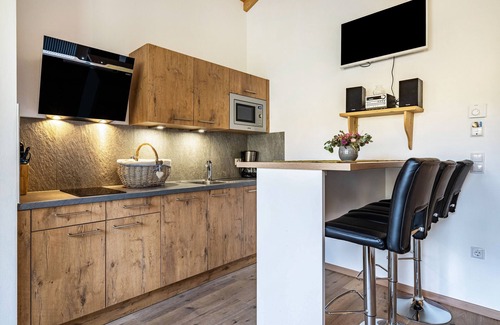Verano Apartment | Beautiful Eggerhof Suite: Mountain View & Lake Access
