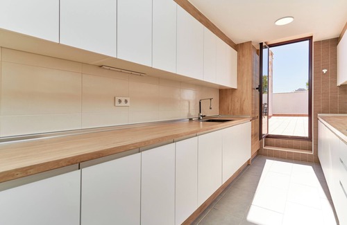 Salobrena Apartment | Cozy 'El Ático Del Oasis' with Ocean View & Shared Pool