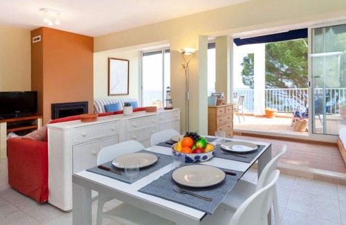 Llanca Apartment | Oceanfront Apartment El Niu: Relaxing Spa & Breakfast Included