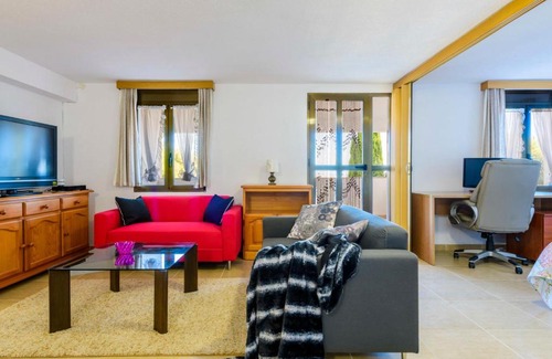 Oropesa del Mar Apartment | Relaxing Apartment El Refugio II with Pool & Family-Friendly Touches