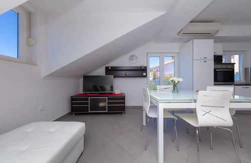 Stikovica Apartment | Discover Oceanfront Bliss at Apartment Ela Dubrovnik