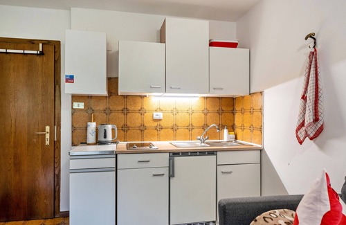 Lana Apartment | Guest Rated 10/10: Apartment 'Elisabeth' with Pool & Garden