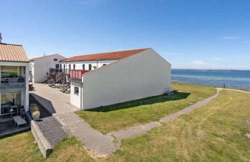 Syddjurs Kommune Apartment | Beachside Retreat: Apartment Elvin Near Djursland Sea