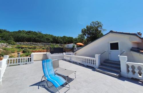 Povile Apartment | Discover Apartment EMMA: Family-Friendly Stay with Pool