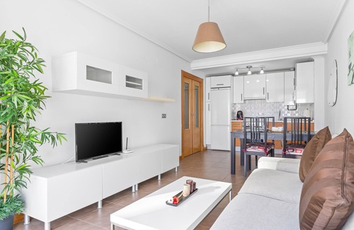 Santona Apartment | Cozy Apartment in Santoña with Ocean Views and Wi-Fi