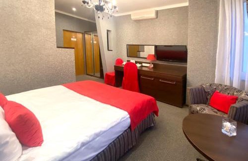 Yavory Hotel | Cozy Apartment Eney: Oceanfront Stays with Pool & Dining