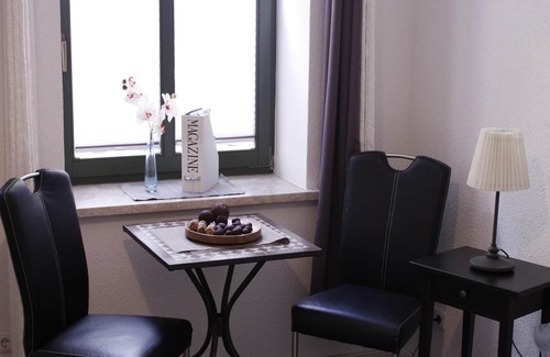 Zentrum-Sued Apartment | Comfortable Apartment-Ensuite with Shower & Terrace Access