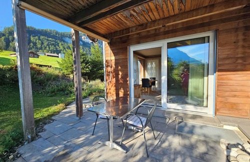 Ruetli Apartment | Apartment Enzian - peaceful, sunny, terrasse with mountain and lake view