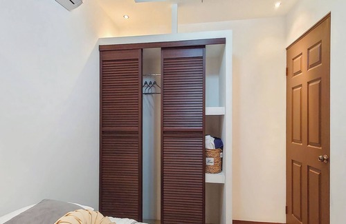 Liberia House | Ideally Located Apartment with Kitchen and Breakfast Options