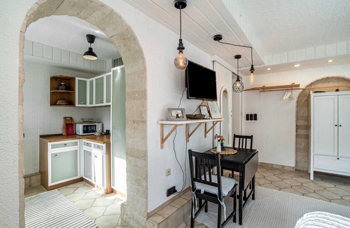 Balzhofen Apartment | Cozy Apartment 'Erdmännchen': Private Garden & Ocean View