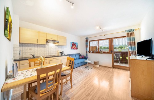 Lana Apartment | Mountain View Apartment 'Erlengut Hippolyt' with Pool & Wi-Fi