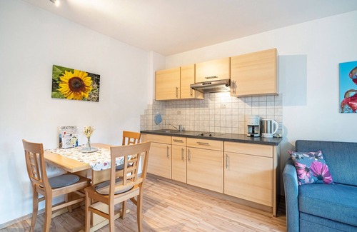 Lana Apartment | Mountain View Apartment 'Erlengut Hippolyt' with Pool & Wi-Fi