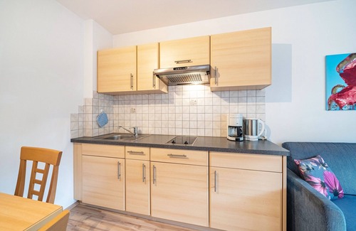 Lana Apartment | Mountain View Apartment 'Erlengut Hippolyt' with Pool & Wi-Fi