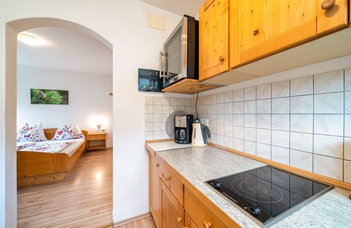 Lana Apartment | Mountain View Apartment 'Erlengut Meran' with Shared Pool