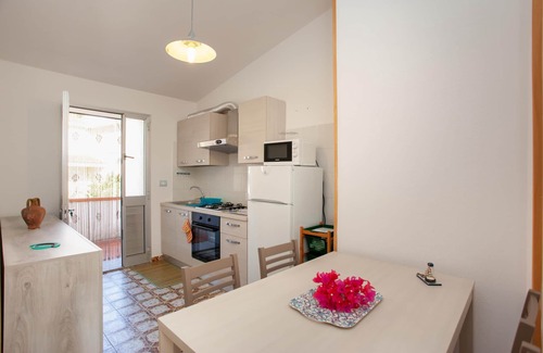 Sas Linnas Siccas Apartment | Cozy Erminia House - Blue Flat Steps from the Beach