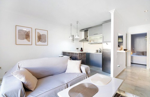 Jerez de la Frontera Old Town Apartment | Perfect Getaway: Apartment 'Maria De La O' with Terrace & Wi-Fi