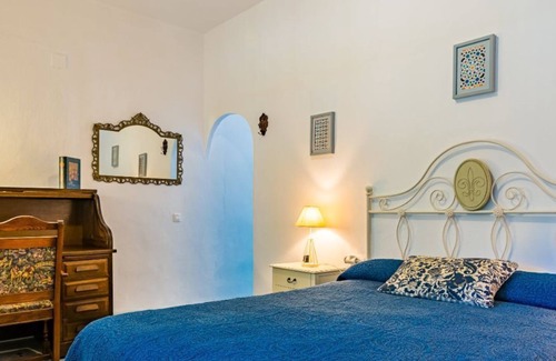 Barbate Apartment | Relaxing Apartment with Terrace & Communal Pool in Cortijo el Indiviso