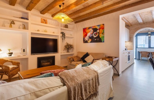Vilanova I la Geltru Apartment | Vilanova Centre Apartment: Private Terrace & Ocean View
