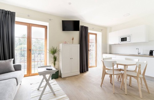 Villaverde de Pontones Apartment | Apartment for families or couples with double whirlpool bath and garden view.
