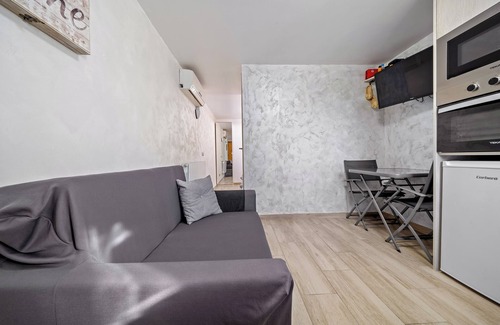 Segur de Calafell Apartment | Escape to "Escapada de Ciudad al Aire Libre" with Pool & Wi-Fi
