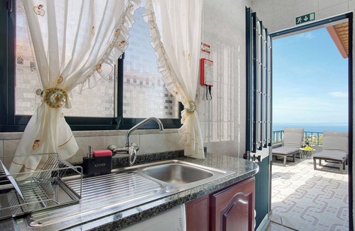 Estrela da Calheta Apartment | Seaside Retreat: Estrela House with Private Terrace & Wi-Fi