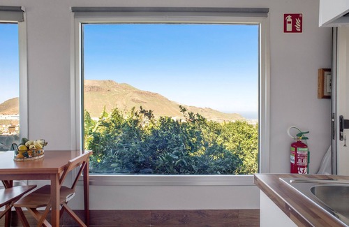 Galdar Apartment | Cozy Apartment "Estudio Lua" with Ocean Views & Wi-Fi
