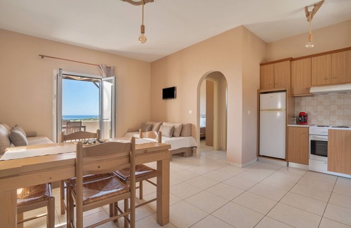 Leivathos Apartment | Apartment 'Eurydice' with Sea View, Wi-Fi and Air Conditioning