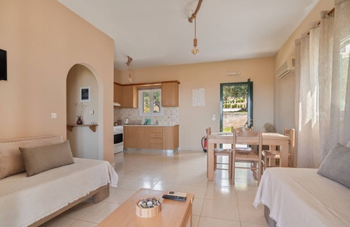 Leivathos Apartment | Apartment 'Eurydice' with Sea View, Wi-Fi and Air Conditioning