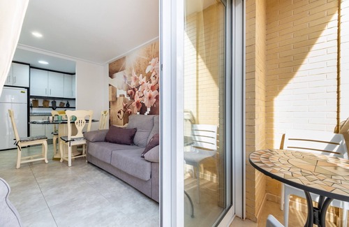 Santa Pola Apartment | Apartment 'Evelin' close to the Beach with Terrace & Wi-Fi