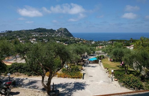 Succhivo Apartment | Oceanfront Executive Apartment with Sea View & Kitchen