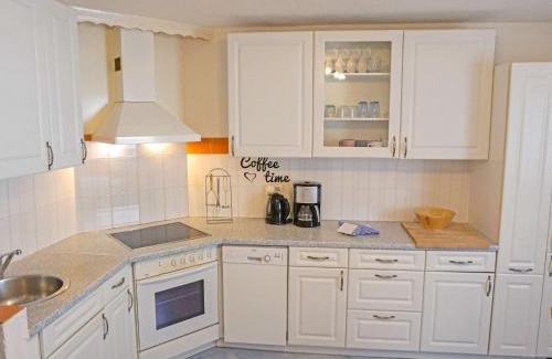 Weidach Apartment | Pet-Friendly Apartment Föhrenheim: Family & Fireplace Retreat