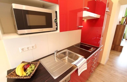 Rudolfsheim-Funfhaus Apartment | Cozy Apartment for 4 with Child-Friendly Amenities