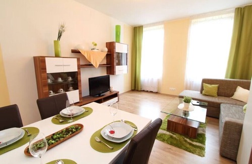 Rudolfsheim-Funfhaus Apartment | Cozy Apartment for 4 with Child-Friendly Amenities