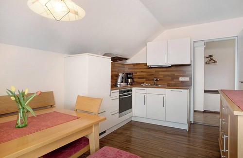 Hengnau Apartment | Relaxing Apartment with Balcony, Garden & Ocean View