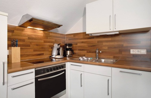 Hengnau Apartment | Relaxing Apartment with Balcony, Garden & Ocean View