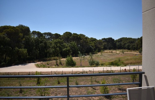 La Londe-les-Maures Apartment | Idyllic Apartment for 3 at Chateau Vert with Pool Access