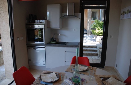 Chateaurenard House | Premier Apartment F2 Near Avignon Festival with Spa & More