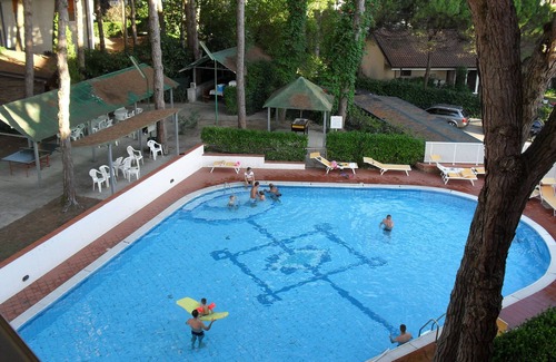 Eraclea Mare House | Discover a Cozy Apartment by the Pine Forest with Pool