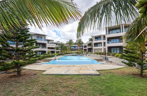 Flic-en-Flac Apartment | Beachfront Apartment with Pool & Pet-Friendly Amenities