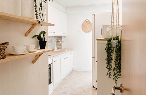 Santa Pola House | Cozy Seaside Apartment: Family-Friendly with Kitchen Access